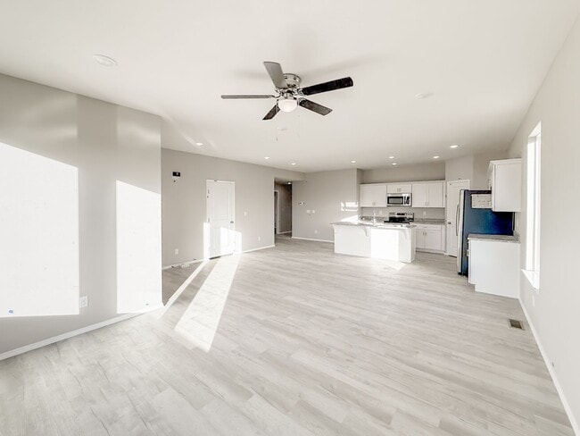 Building Photo - Brand New Home!!