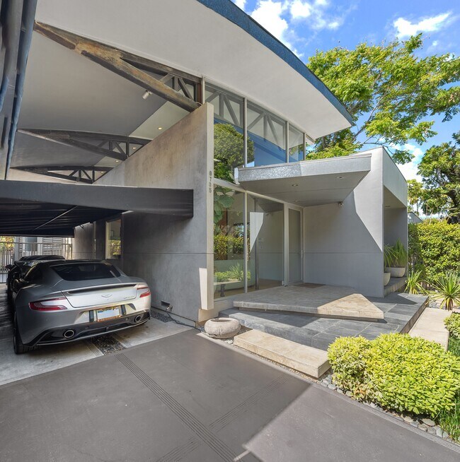 Building Photo - 8735 Dorrington Ave