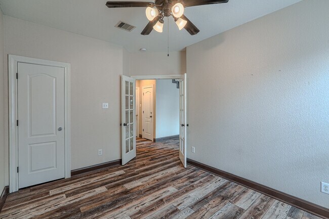 Building Photo - 42 Rocky Point Ct