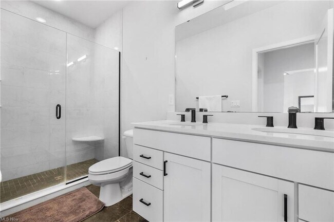 Building Photo - Modern and Luxurious 3 Bedrooms / 2.5 Bathrooms