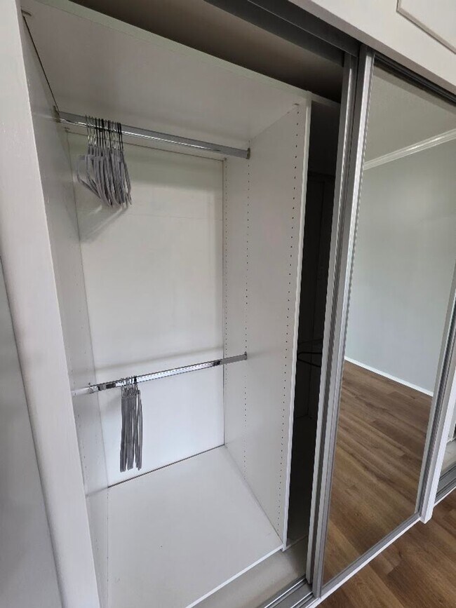 Building Photo - UPPER 1BD/1BA CONDO WITH GARAGE AND COMMON...