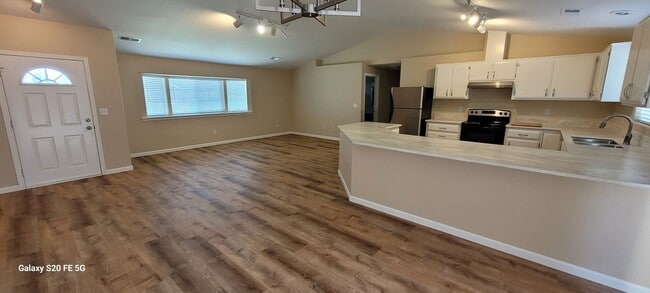 Building Photo - Beautiful Spacious Home for Rent