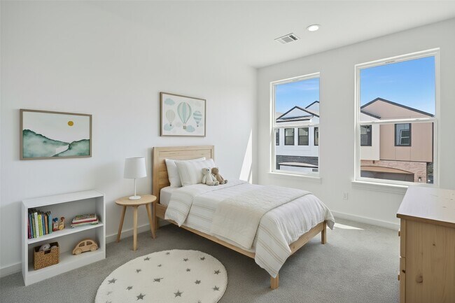 Building Photo - 2924 El Fenice Ln