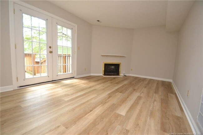 Building Photo - 667 Bashford Rd