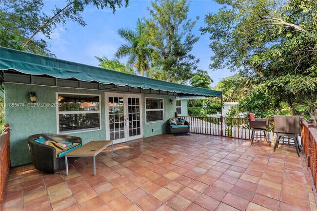 Building Photo - 918 Tequesta St