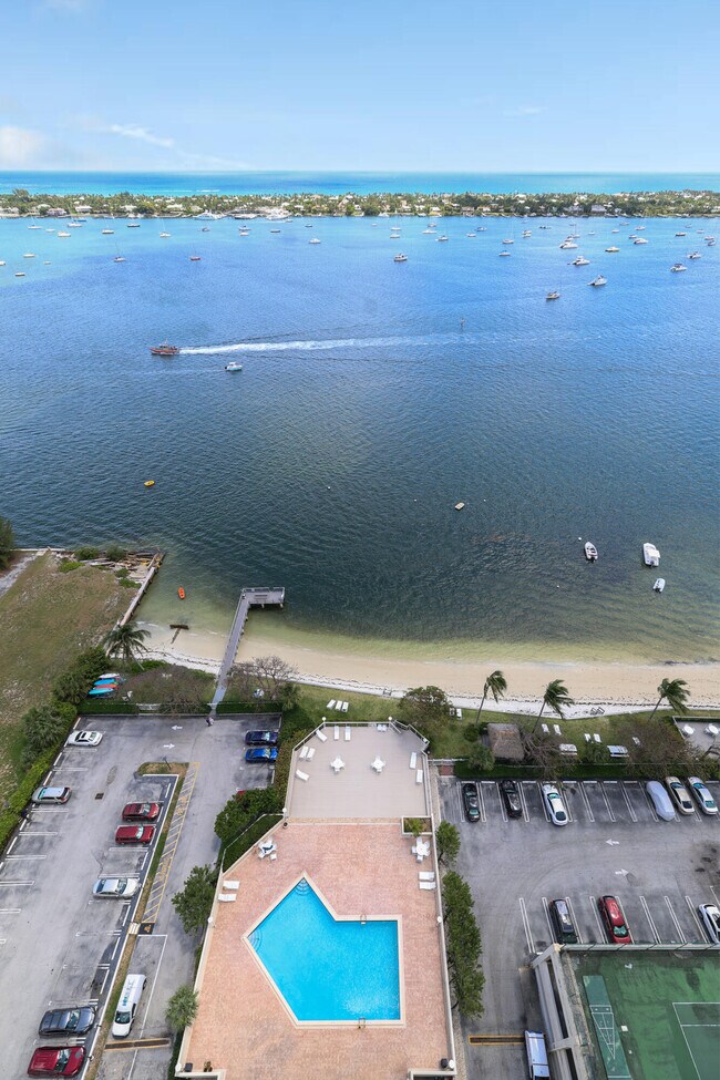 Building Photo - 5600 N Flagler Dr