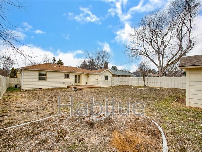 Building Photo - 4919 W Wylie Ln
