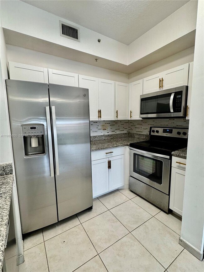 Building Photo - 7290 NW 114th Ave