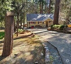Building Photo - 16915 McKenzie Dr