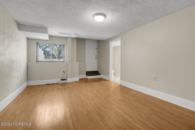 Building Photo - 173 Clubhouse Dr