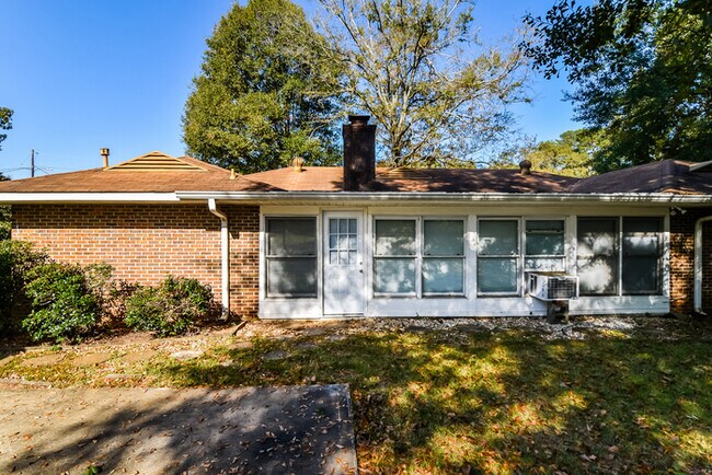 Building Photo - 3940 Croydon Rd