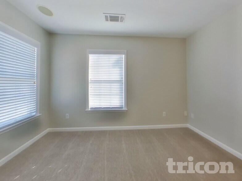 Building Photo - 241 Branch Valley Dr