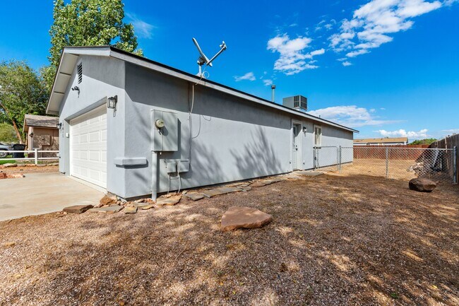Building Photo - 24421 N Diamond Head Ave