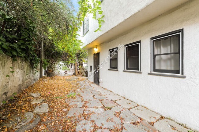 Building Photo - 31 Excelsior Ct