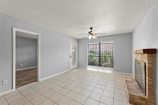 Building Photo - 2100 Wilcrest Dr