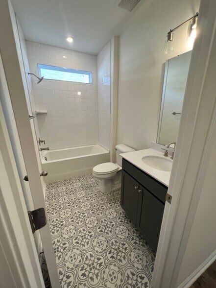 Building Photo - 25 Mainland Lakes Dr