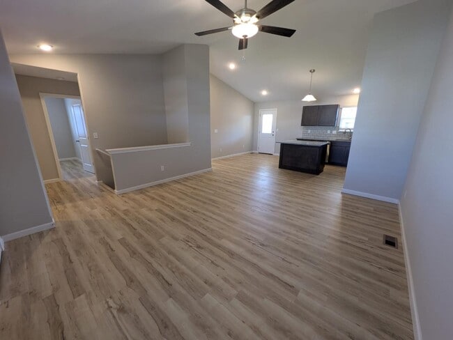 Building Photo - 9201 E Fox Pt Ct