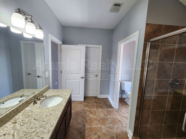 Building Photo - 200 Marion Pl NE