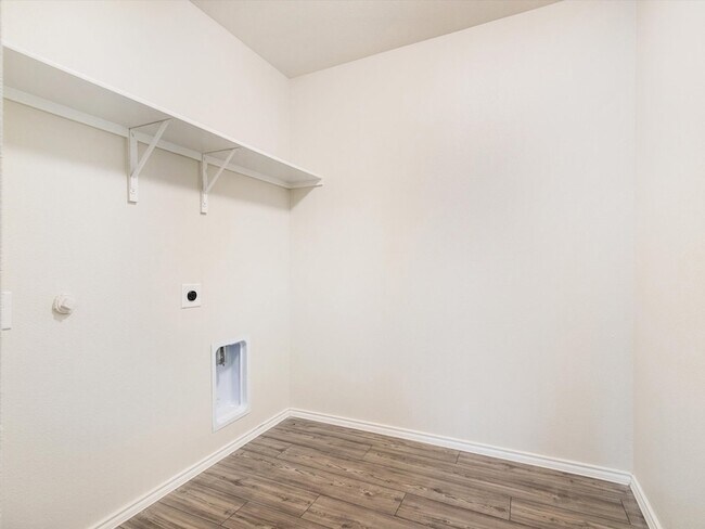 Building Photo - 405 Glendale Dr