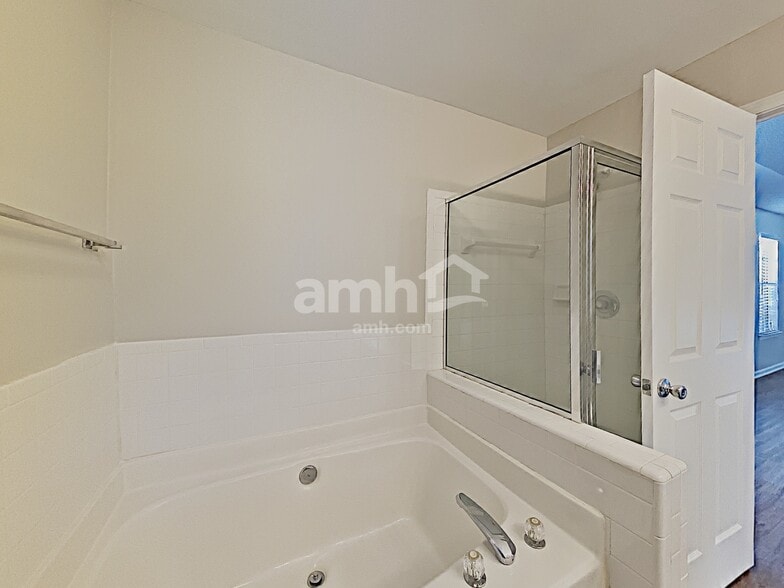 Building Photo - 1301 Sweetgum Ln