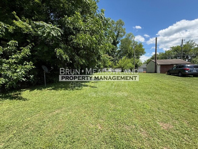 Building Photo - 2620 Woodbine Ave