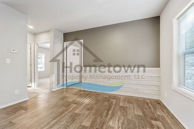 Building Photo - 3 Bedroom 2 Bathroom Home on a Private Lot out in the Country Near Sagle!