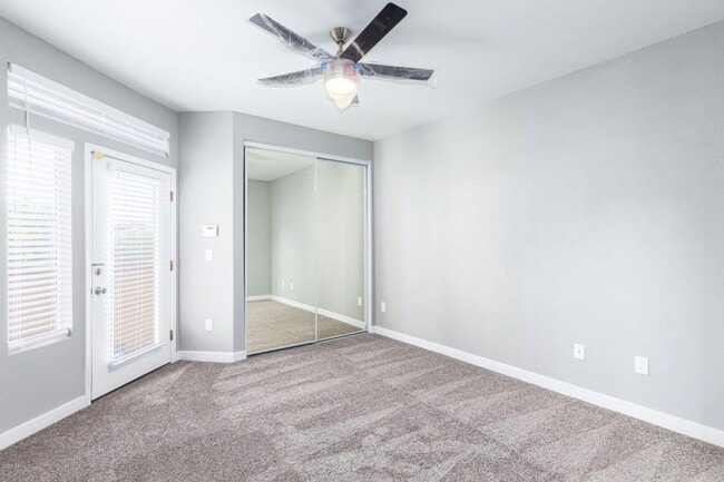 Building Photo - 3 bed remodeled  Old Town condo w/garage