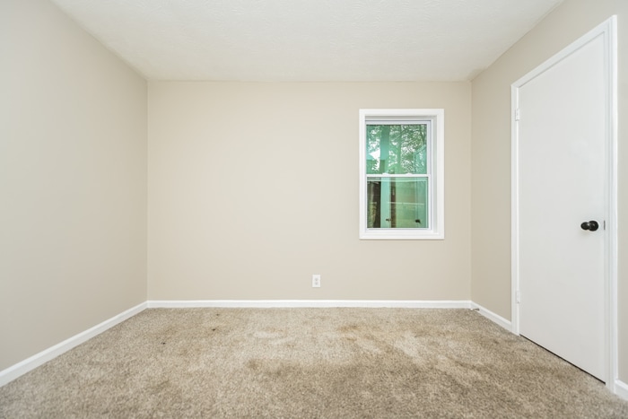 Building Photo - 951 Woodbridge Dr NE