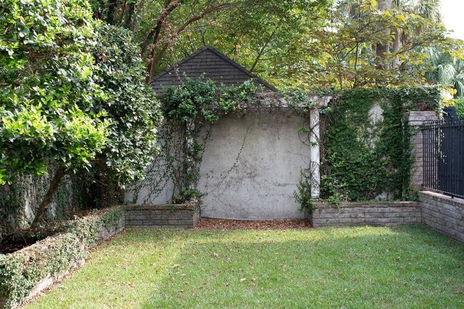 Building Photo - 47 Laurens St