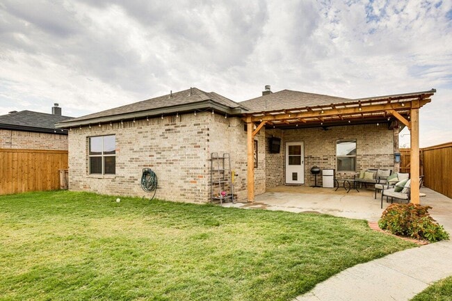 Building Photo - 806 E 19th St