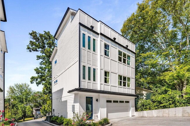 Building Photo - Prestine & Partially Furnished North Nashv...