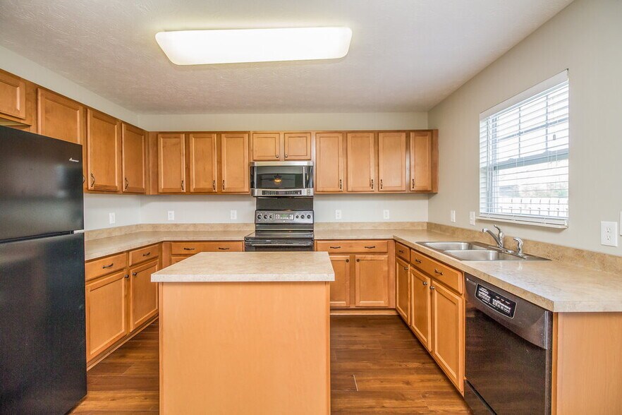 Building Photo - 902 Grand Oak Dr
