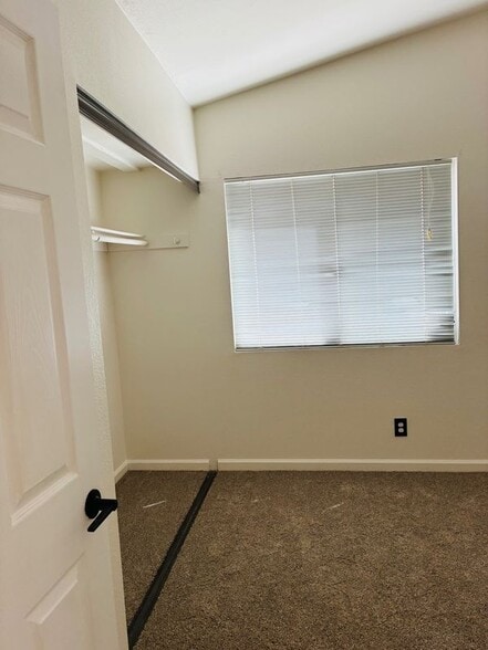 Building Photo - 45470 Clubhouse Dr