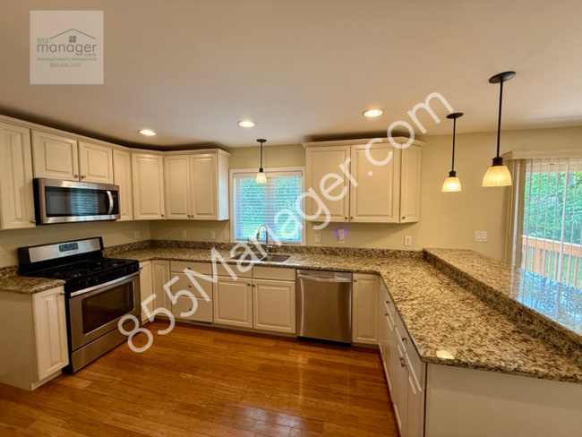 Building Photo - Union Lake Retreat – Updated 4-Bed Colonia...