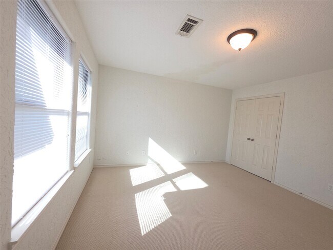 Building Photo - 1898 Longmire Rd