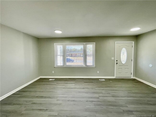 Building Photo - 5148 Longbranch Dr