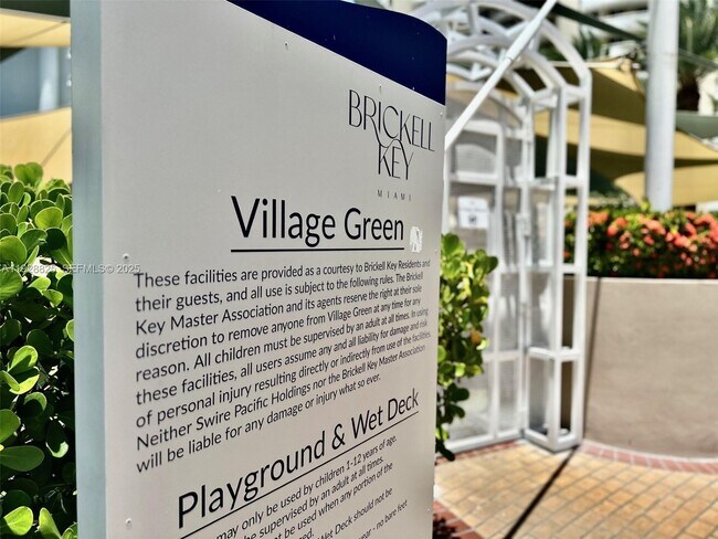 Building Photo - 848 Brickell Key Dr