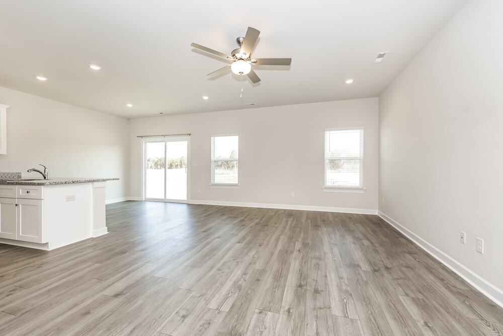 Building Photo - 3325 Quintana Dr