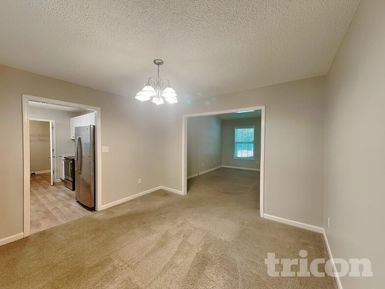 Building Photo - 1614 Barbara Ann Cir