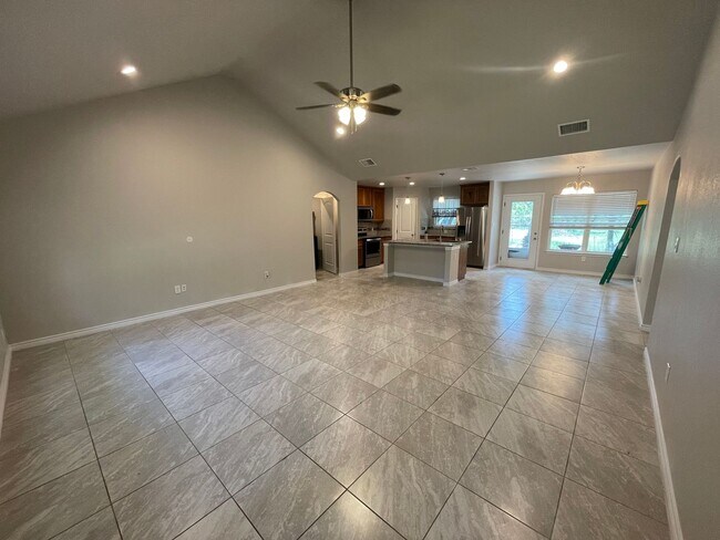 Building Photo - NEW ON MARKET