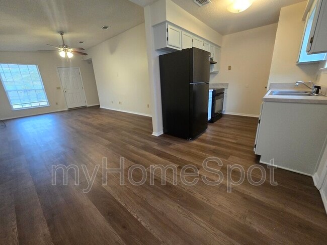 Building Photo - 409 Shadow Way Ln