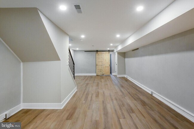 Building Photo - Gorgeously renovated classic row home with Off-Street Parking