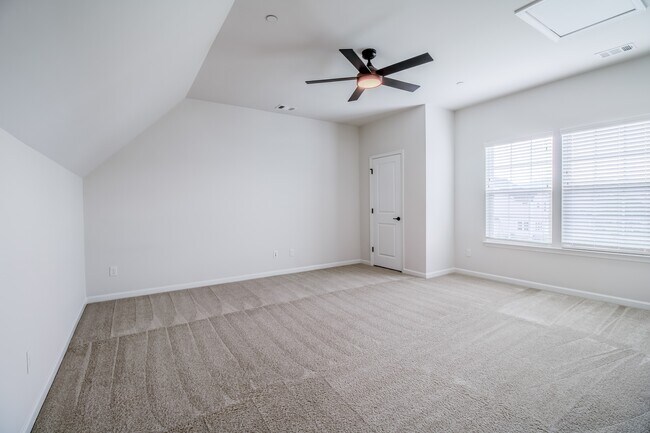 Building Photo - 2048 Oglethorpe Dr