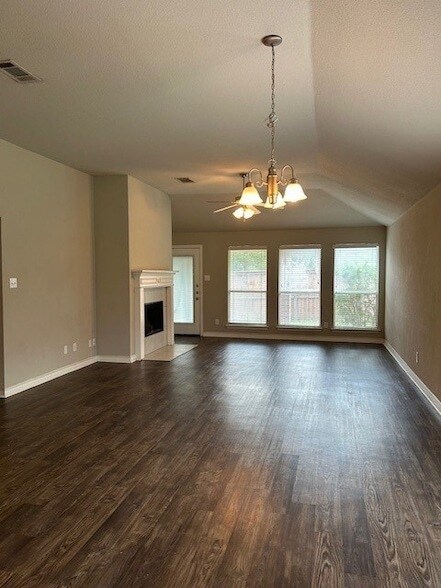 Building Photo - 1136 Edgewater Dr