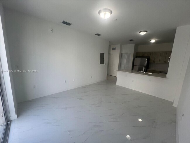 Building Photo - 1010 SW 69th Ave