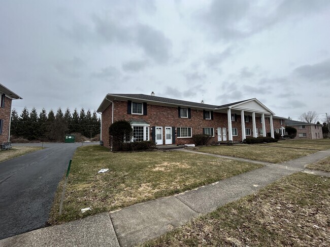 Building Photo - 34 Oakridge Dr