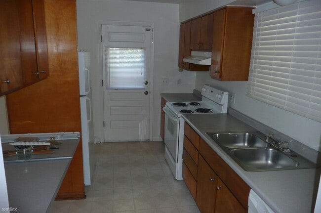 Building Photo - 3 br, 1 bath House - 1025 Western Dr 1025 ...