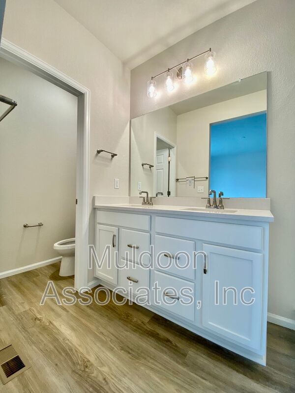 Building Photo - 8739 Scarborough Dr