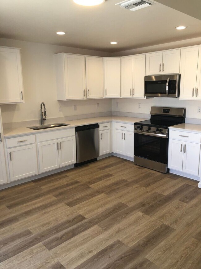 Building Photo - 2389 S Clovis Place-