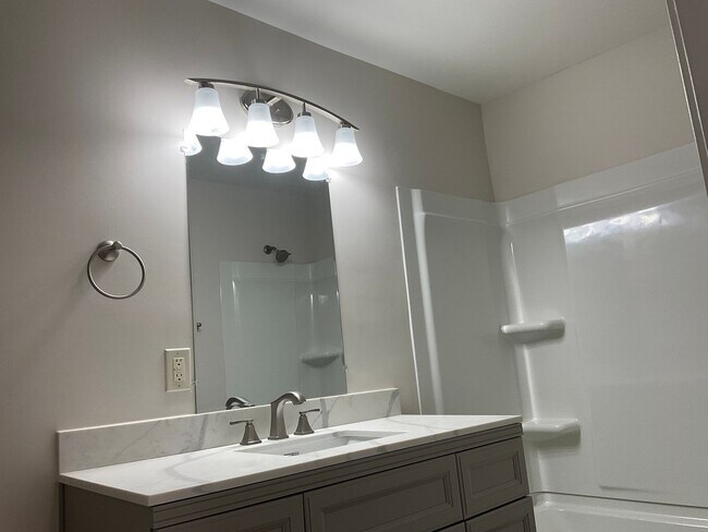 Building Photo - Lovely remodeled 1 bedroom Condo